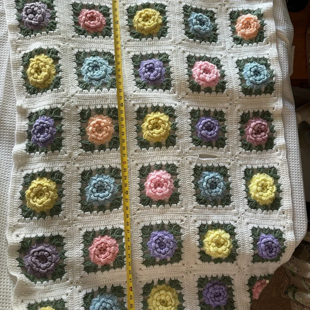 Vintage Afghan Crocheted Blanket Throw 3D Roses Farmhouse Boho Cottage Core *